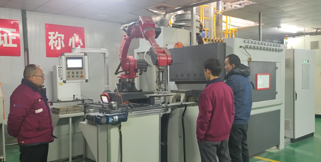 贵港自动喷砂机选型要点，看完少走弯路。